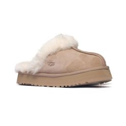 Damskie kapcie Ugg W DISQUETTE 1122550-SAN. Brązowe kapcie damskie UGG, bez wzorów, z materiału, z okrągłym noskiem. Za 439.00 zł.