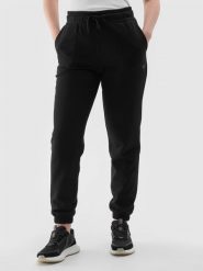 4F Spodnie dresowe joggery damskie - czarne XS. Czarne spodnie dresowe damskie 4f, s, bez wzorów, z bawełny. Za 129.99 zł.