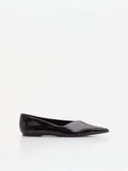 Lakierowane baleriny - ciemnobrązowy. Brązowe baleriny damskie Reserved, bez wzorów, z lakierowanej skóry, bez obcasa. Za 139.99 zł.