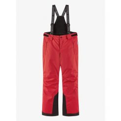 Spodnie zimowe dziewczęce Reima Wingon. Czerwone buty zimowe dziewczęce Reima, bez wzorów, bez zapięcia. Za 377.99 zł.