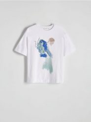 T-shirt z nadrukiem - biały. Białe t-shirty damskie Reserved, l, bez wzorów, z bawełny, bez kołnierzyka. Za 49.99 zł.