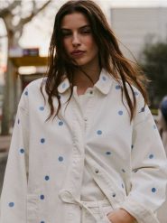 Jeansowa kurtka - złamana biel. Kurtki damskie Reserved, l, bez wzorów, z bawełny, bez kaptura. Za 199.99 zł.