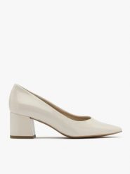 Kremowe czółenka na masywnym obcasie. Białe czółenka damskie Ryłko, bez wzorów, z lakierowanej skóry, bez obcasa, na obcasie, bez zapięcia. W wyprzedaży za 199.99 zł.