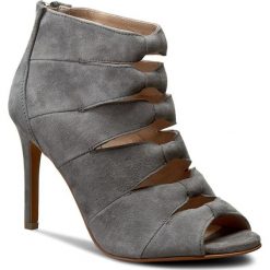 Botki SOLO FEMME - 26457-33-E37/000-13-00 Szary. Botki damskie marki Solo Femme. W wyprzedaży za 219.00 zł.