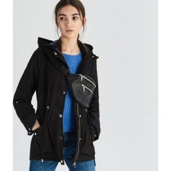 Parka z kapturem - Czarny. Parki damskie marki Sinsay. Za 119.99 zł.