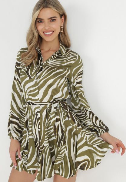 Ciemnozielona Sukienka Koszulowa z Wiązanym Paskiem Irei. Zielone sukienki damskie Born2be, l, bez wzorów, bez kołnierzyka, bez ramiączek, mini, koszulowe. Za 39.99 zł.