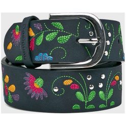 Desigual - Pasek. Szare paski damskie Desigual, w paski, z materiału. Za 179.90 zł.