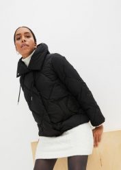 Kurtka pikowana z kapturem. Czarne płaszcze damskie bonprix, bez wzorów, z kapturem. Za 249.99 zł.