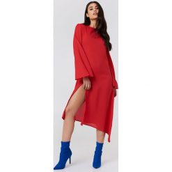 NA-KD Boho Asymetryczna sukienka z głębokim rozcięciem - Red. Sukienki damskie marki NA-KD Boho. W wyprzedaży za 20.47 zł.