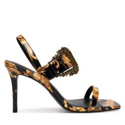 Sandały Versace Jeans Couture. Czarne sandały damskie Versace Jeans Couture, bez wzorów, z jeansu, bez obcasa, na szpilce, bez zapięcia. Za 989.99 zł.