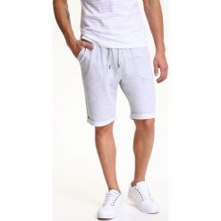 SZORTY MĘSKIE Z GŁADKIEJ DZIANINY. Krótkie spodenki sportowe męskie marki TOP SECRET. W wyprzedaży za 29.99 zł.