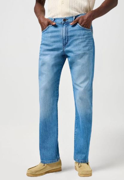 MESKIE SPODNIE WRANGLER FRONTIER COASTAL BREEZE 112362453. Spodnie materiałowe męskie Wrangler, l, bez wzorów, z jeansu. Za 219.99 zł.