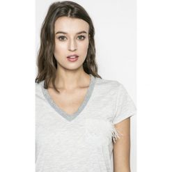 Answear - Top Sporty Fusion. Szare topy damskie ANSWEAR, z dzianiny, z krótkim rękawem. W wyprzedaży za 39.90 zł.