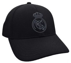 Czapka z daszkiem Real Madryt - oficjalna licencjonowana. Czarne czapki i kapelusze męskie Real Madrid, bez wzorów, z materiału. Za 99.00 zł.