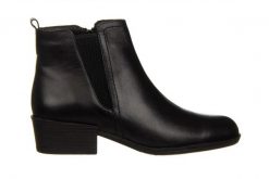 Botki Bayla-161 077 41439 Black 161551, Czarny, Skóra naturalna - 36. Czarne botki damskie Bayla, na zimę, z gumy, eleganckie, bez obcasa, bez zapięcia. W wyprzedaży za 224.10 zł.