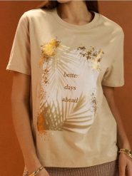 Bawełniana koszulka z metalicznym printem - kremowy. Białe t-shirty damskie Sinsay, l, bez wzorów, z bawełny, bez kołnierzyka. W wyprzedaży za 19.99 zł.