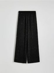 Szerokie spodnie z aplikacjami - czarny. Czarne spodnie materiałowe damskie Reserved, l, z aplikacjami, z tkaniny. W wyprzedaży za 119.99 zł.