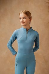 Dziecięca bluzka do jazdy konnej z długim rękawem Catty long Royal Blue. Niebieskie t-shirty i topy dla dziewczynek JD ATTACK, bez wzorów, z materiału, bez ramiączek. Za 199.00 zł.