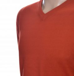 Sweter męski w szpic z kaszmiru i wełny merynosów kaszmirowy M cynober 230. Bluzy męskie Giovane Ricco, m, bez wzorów, z kaszmiru, bez kaptura. Za 139.99 zł.