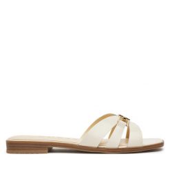 Klapki Guess. Brązowe klapki damskie Guess, z aplikacjami, bez obcasa. Za 499.99 zł.