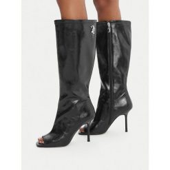 Kozaki Juicy Couture. Czarne kozaki damskie Juicy Couture, bez obcasa, na szpilce. Za 349.99 zł.