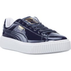 Puma niebieskie Basket Platform Patent W 403. Niebieskie trampki i tenisówki damskie Puma, bez wzorów, prążkowane, bez zapięcia. W wyprzedaży za 359.00 zł.