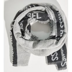 Szal z napisem - Jasny szar. Szare szaliki i chusty damskie Sinsay, z napisami. Za 49.99 zł.