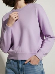 Lekki sweter basic - fioletowy. Fioletowe swetry damskie Sinsay, l, bez wzorów, bez kołnierzyka, bez ramiączek, bez kaptura. Za 39.99 zł.