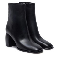 Botki MICHAEL Michael Kors. Czarne botki damskie MICHAEL Michael Kors, bez obcasa, na słupku, bez zapięcia. Za 1,059.00 zł.