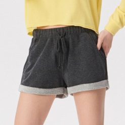 Szorty dresowe - Szary. Szare szorty damskie Sinsay, xl, bez wzorów, z dresówki. W wyprzedaży za 29.99 zł.