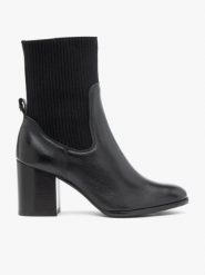 Czarne botki ze ściągaczem. Czarne botki damskie Ryłko, na jesień, ze skóry, eleganckie, z okrągłym noskiem, bez obcasa, bez zapięcia. Za 599.99 zł.