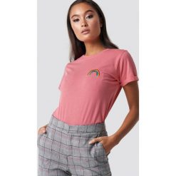 Sisters Point T-shirt Herm 19 - Pink. Różowe t-shirty damskie Sisters Point, z haftami, z okrągłym kołnierzem. Za 80.95 zł.