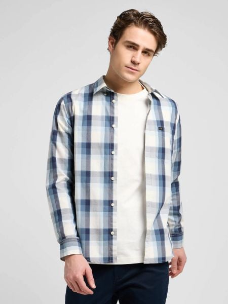 MESKA KOSZULA LEE BUTTON DOWN VINTAGE BLUE OMBRE 112370544. Niebieskie koszule męskie Lee, s, bez wzorów, vintage, bez kołnierzyka, bez ramiączek. Za 139.99 zł.