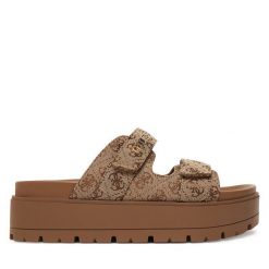 Klapki Guess. Brązowe klapki damskie Guess, z aplikacjami, bez obcasa. Za 479.99 zł.