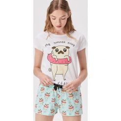 Dwuczęściowa piżama z mopsem - Biały. Piżamy damskie Sinsay. Za 39.99 zł.