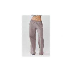 Damskie spodnie sportowe oversize Rough Radical Trip Joggers. Brązowe spodnie sportowe damskie ROUGH RADICAL, bez wzorów, na jogę i pilates. Za 175.92 zł.
