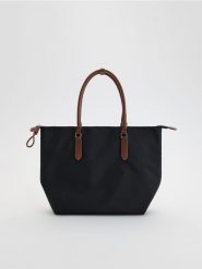 Tkaninowa torebka shopper - czarny. Czarne torebki shopper damskie Reserved, bez wzorów, z tkaniny, bez dodatków. Za 119.99 zł.