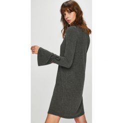 Broadway - Sukienka Lilu. Czarne sukienki damskie Broadway, l, bez wzorów, z dzianiny, casualowe, bez kołnierzyka, bez ramiączek. W wyprzedaży za 79.90 zł.