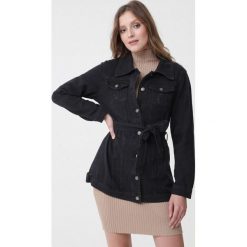 Czarna Kurtka Parols. Czarne kurtki damskie Born2be, l, bez wzorów, z jeansu, bez kaptura. Za 109.99 zł.