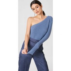 NA-KD Sweter z dzianiny na jedno ramię - Blue. Niebieskie swetry damskie NA-KD, z dzianiny. W wyprzedaży za 73.17 zł.