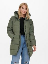 ONLY Płaszcz zimowy 15205369 Zielony Regular Fit. Zielone kurtki damskie Only, na zimę, m, bez wzorów, z syntetyku, bez kaptura. Za 399.99 zł.