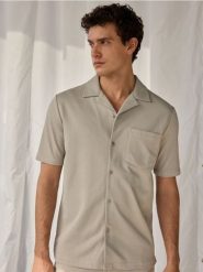 Koszula regular fit z bawełną - jasnoszary. Szare koszule męskie Reserved, l, bez wzorów, z bawełny, bez kołnierzyka, bez ramiączek. W wyprzedaży za 69.99 zł.