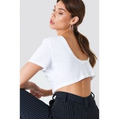 NA-KD Basic Krótki T-shirt z odkrytymi plecami - White. T-shirty damskie marki NA-KD Basic. Za 40.95 zł.