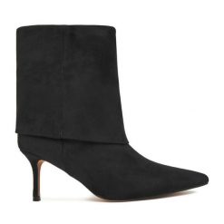 Botki Nine West. Czarne botki damskie Nine West, bez obcasa, na szpilce, bez zapięcia. Za 299.99 zł.