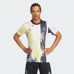 Koszulka Juventus 24/25 Pre-Match. Czarne koszulki sportowe męskie Adidas, xl, bez wzorów, z materiału, bez kołnierzyka, bez ramiączek, do piłki nożnej. W wyprzedaży za 230.30 zł.