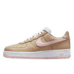 Buty do chodzenia dla dorosłych Air Force 1 Low Retro Linen. Brązowe obuwie sportowe damskie Nike, bez wzorów, ze lnu, trekkingowe, Nike Air Force. Za 895.70 zł.