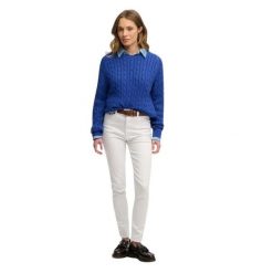 Damski sweter z warkoczowym splotem Superdry. Niebieskie swetry damskie Superdry., na zimę, bez wzorów, ze splotem, bez kołnierzyka, bez ramiączek, bez kaptura. Za 284.00 zł.