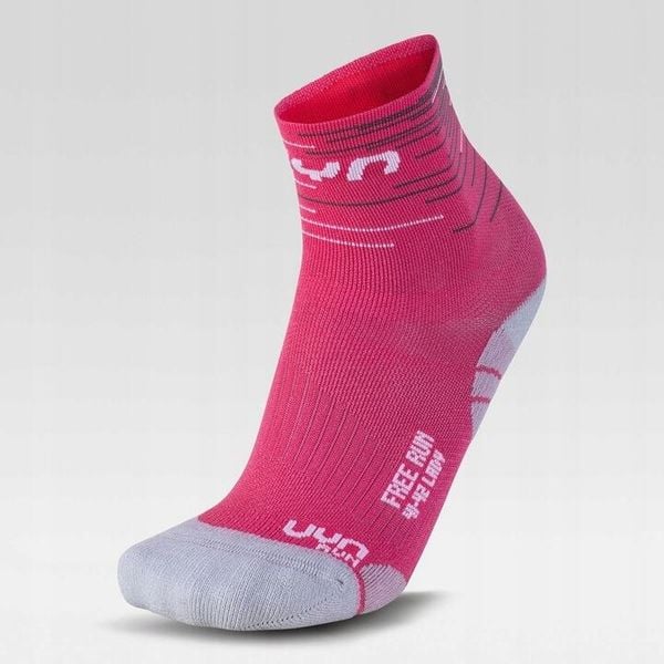 Skarpety do biegania damskie Uyn Free Run. Czerwone skarpety damskie UYN, bez wzorów. Za 54.99 zł.