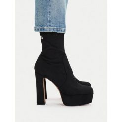 Botki Nine West. Czarne botki damskie Nine West, bez obcasa, na słupku, bez zapięcia. Za 299.99 zł.