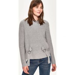 Sweter z wiązaniem - Jasny szar. Swetry damskie Sinsay. Za 59.99 zł.